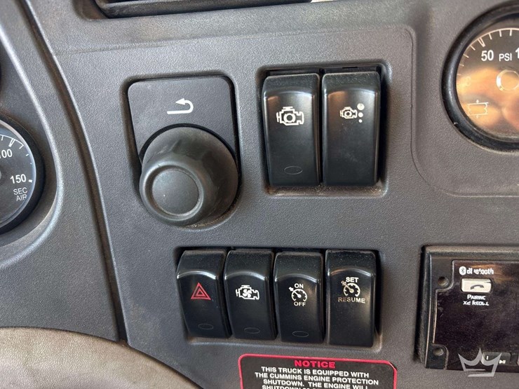 2018-peterbilt-579-image-34