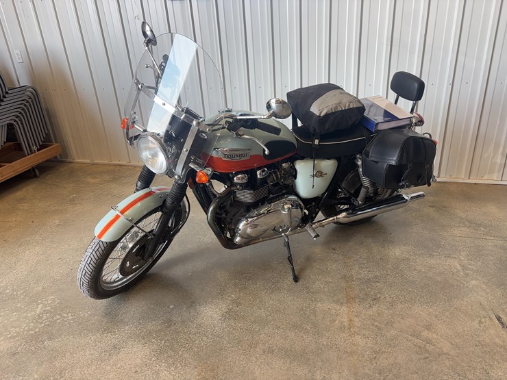 2009-triumph-bonneville-t100-50th-anniversary-image-16
