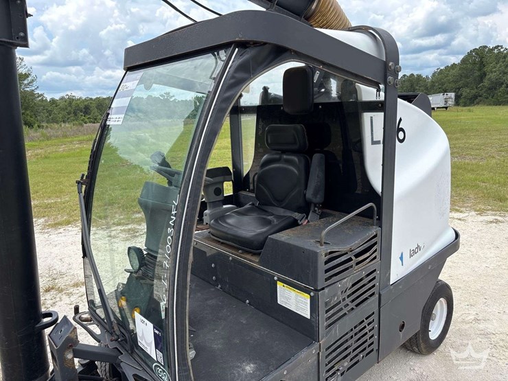 2014-madvac-lr50-ride-on-litter-vacuum-image-64