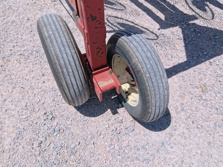 #1074-•-h&s-bf14-hi-capacity-wheel-rake-image-23