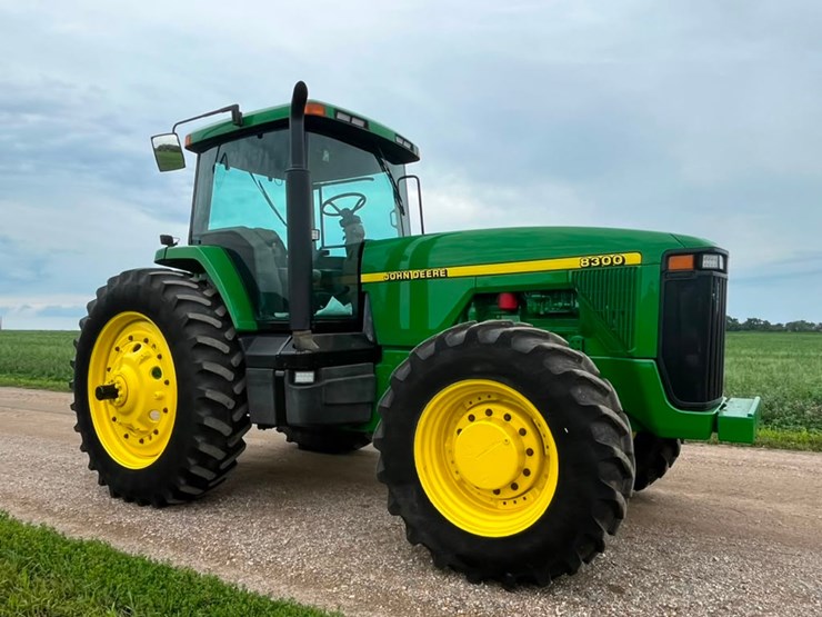 john-deere-8300-image-12