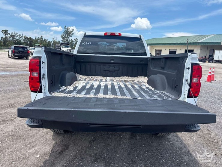 2018-chevrolet-silverado-1500-image-18
