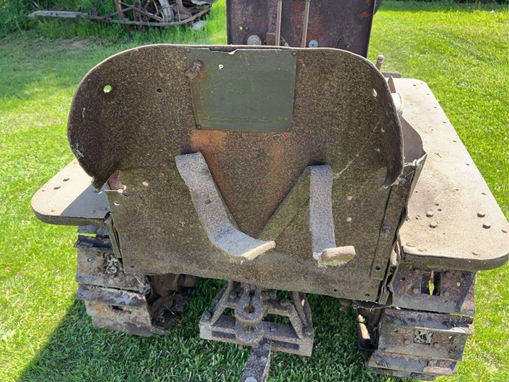 caterpillar-fifteen-image-22