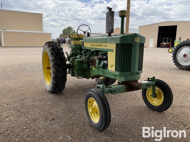 1958-john-deere-720-image-3