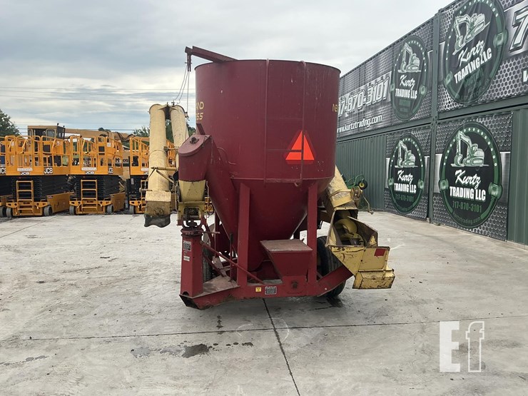 new-holland-355-image-3
