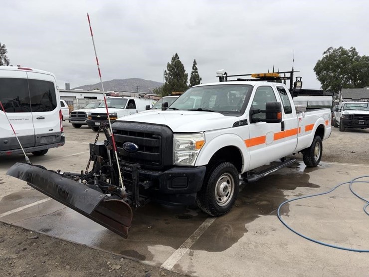 2016-ford-f350-xl-image-1