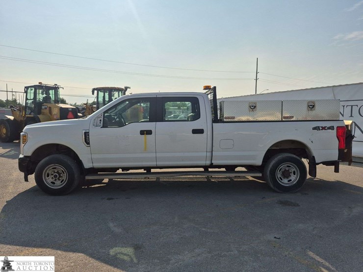 2017-ford-f350-image-8