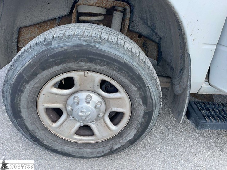 2016-dodge-3500-image-25