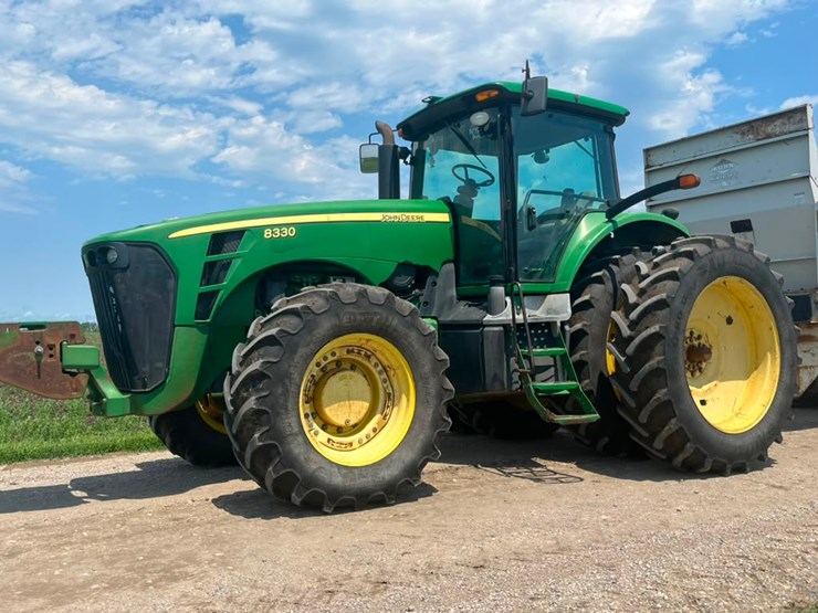 john-deere-8330-image-2