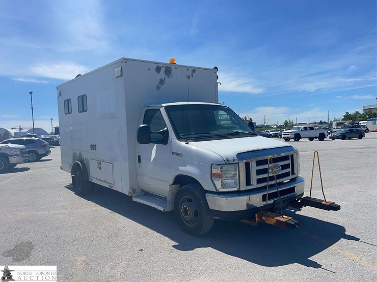 2013-ford-e-series-e-450-sd-s/a-service-truck-image-3
