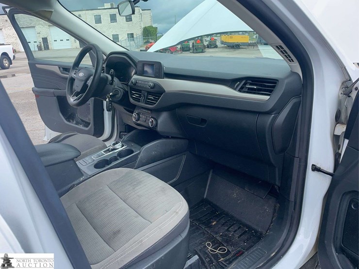 2021-ford-escape-image-18