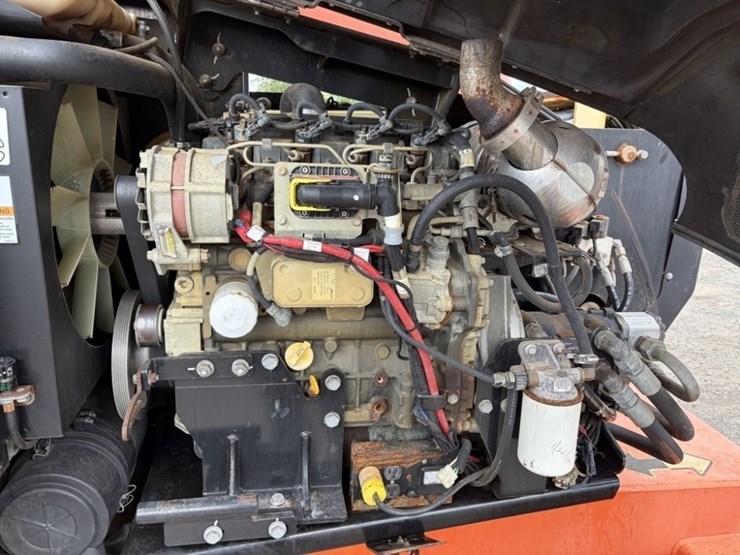 2016-jlg-600aj-image-12