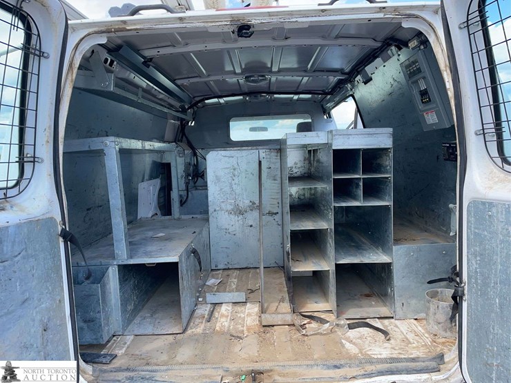 2010-ford-cargo-image-19