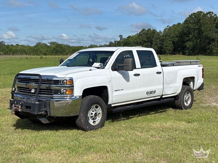 2015-chevrolet-silverado-2500hd-image-1