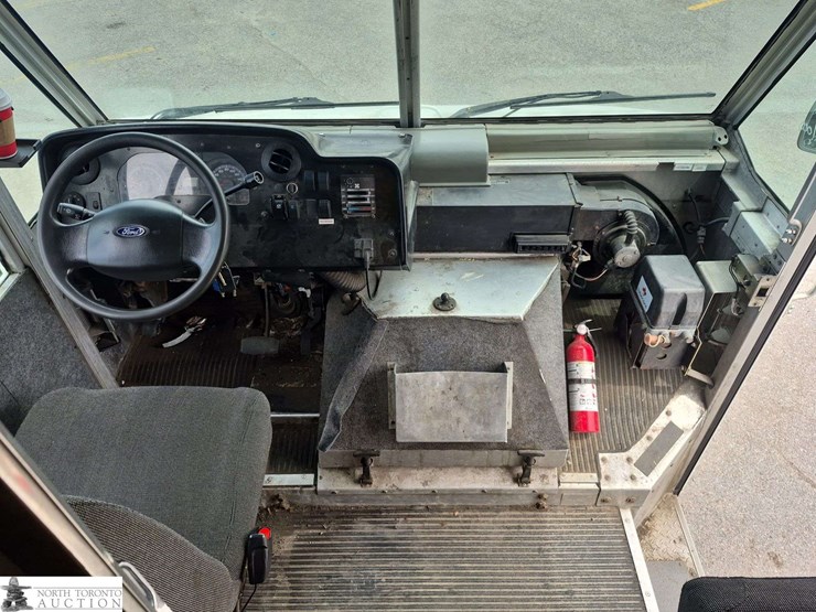 2009-ford-e-series-s/a-step-van-image-18