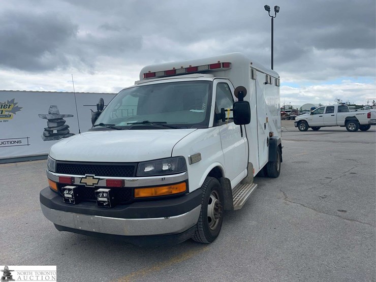 2017-chevrolet-express-s/a-cube-van-image-1