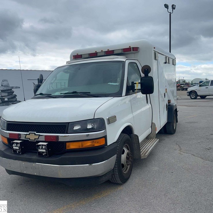 2017 Chevrolet Express S/A Cube Van