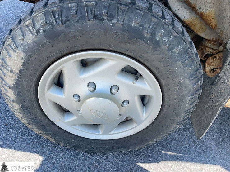 2012-ford-cargo-image-22