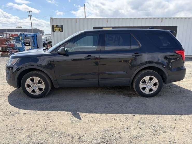 2016-ford-explorer-image-7