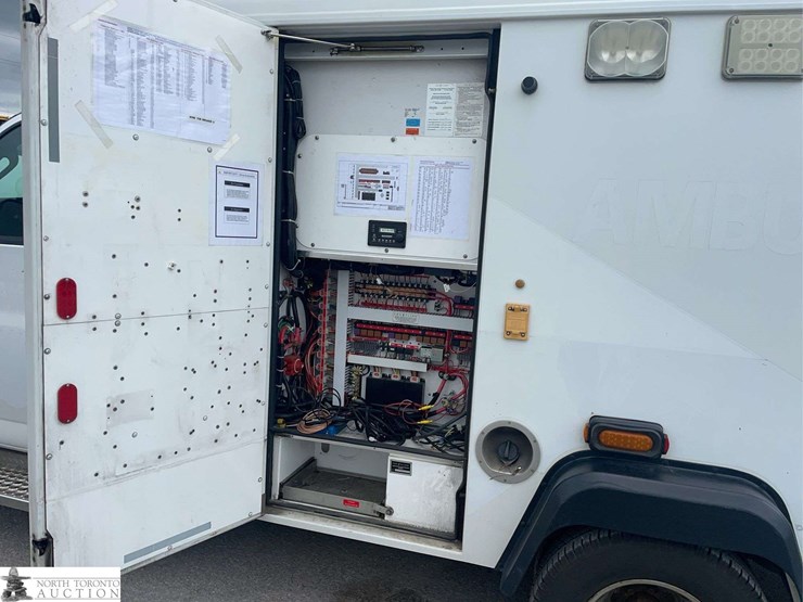 2017-chevrolet-express-s/a-cube-van-image-22
