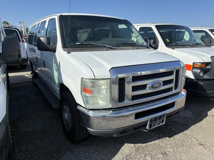 2013-ford-e350-sd-image-2
