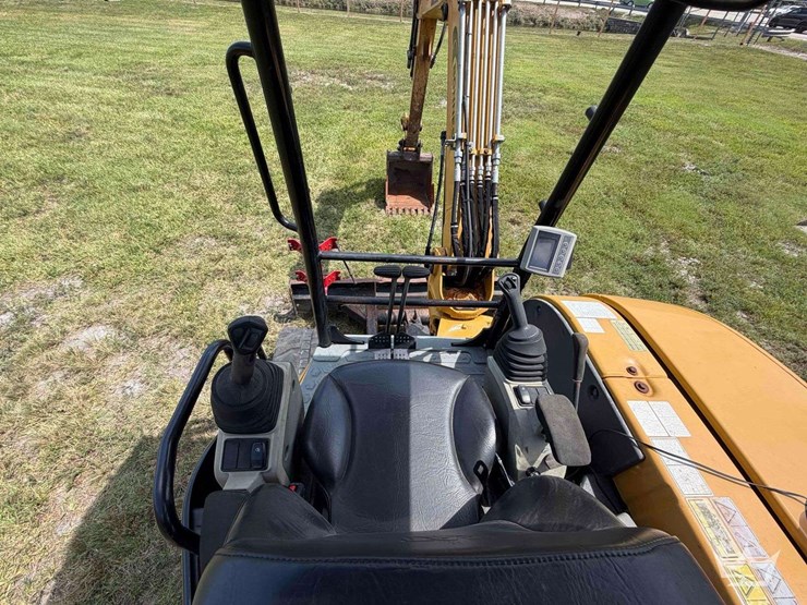 2016-caterpillar-305e2-image-23