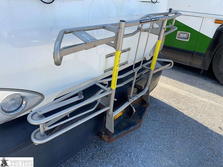non-operable-2010-motor-coach-industries-d4500-t/a-passenger-wheelchair-accessible-bus-image-8