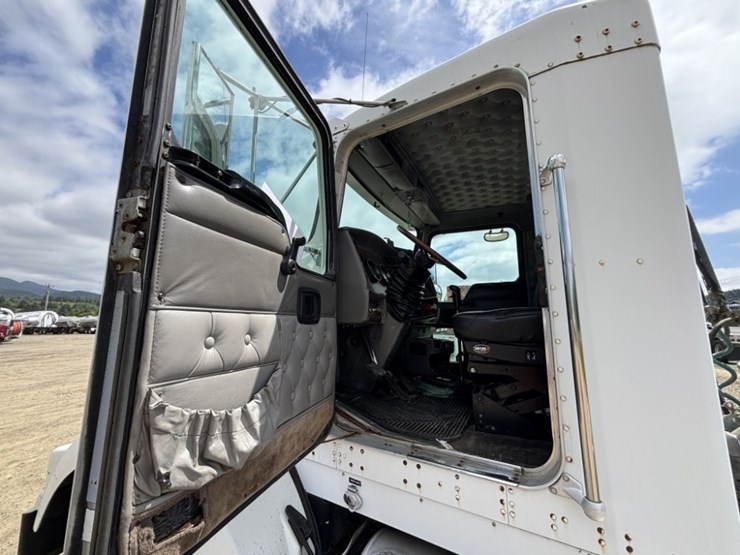 2004-kenworth-t800-image-25
