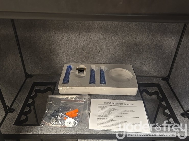unused-armor-titanium-series-40-gun-fire-safe,1400-degree-fire-rating,-digital-combination-key-pad-c/w-backup-keys,-additional-door-pouch-storage-feature-for-pistols-image-7