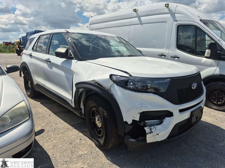 2020-ford-explorer-image-3