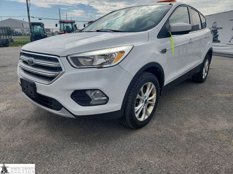 2017-ford-escape-image-1