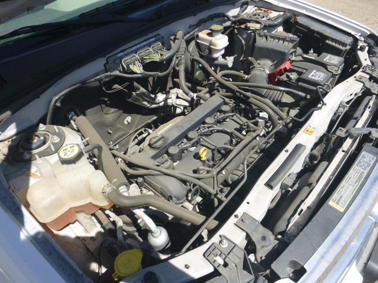 2010-ford-escape-image-11