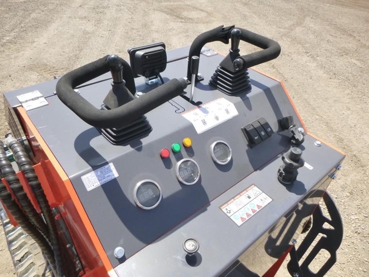 2026-tpm-t460-skid-steer-track-loader-image-14