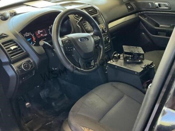 2017-ford-explorer-image-23