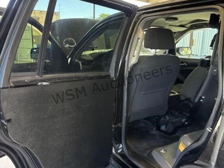 2017-chevrolet-tahoe-image-25