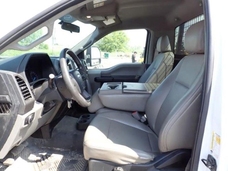 2019-ford-f350-xl-image-18