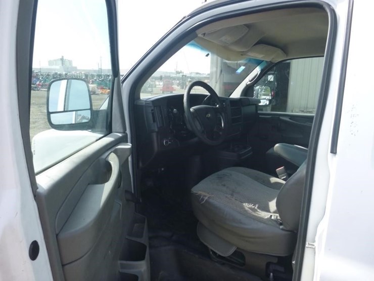 2010-chevrolet-express-2500-image-5
