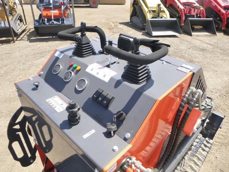 2026-tpm-t460-skid-steer-track-loader-image-15