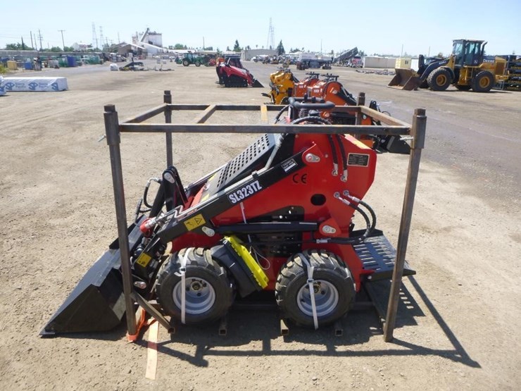 2026-sdlool-323tz-skid-steer-loader-image-5