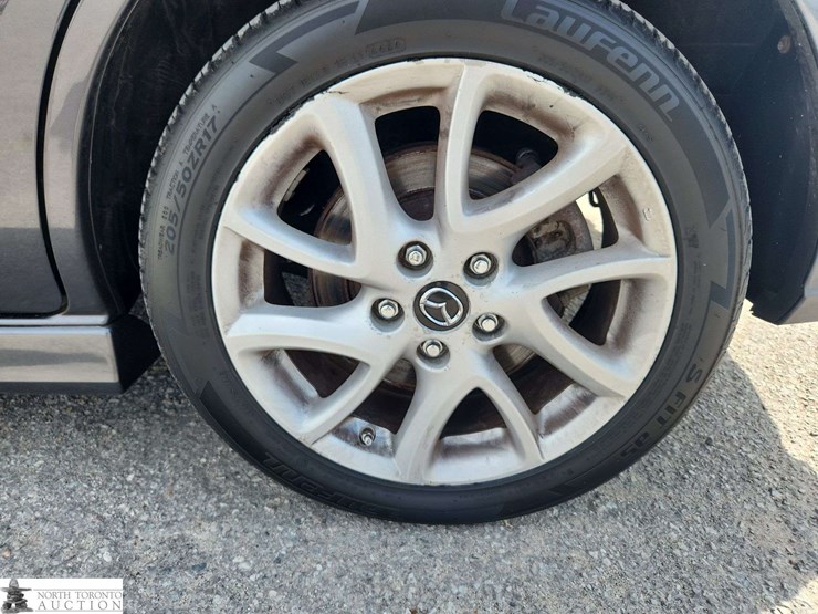 2015-mazda-mazda5-image-31