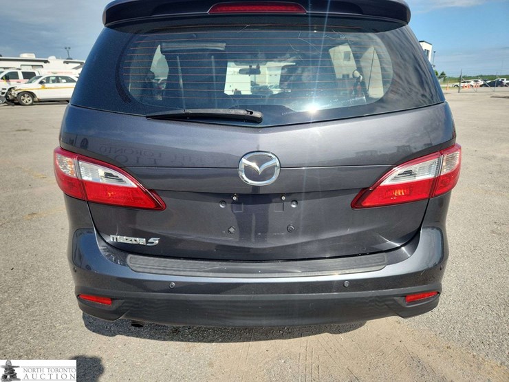 2015-mazda-mazda5-image-6
