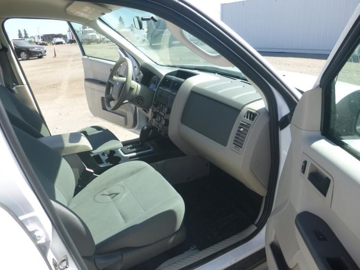 2010-ford-escape-image-6