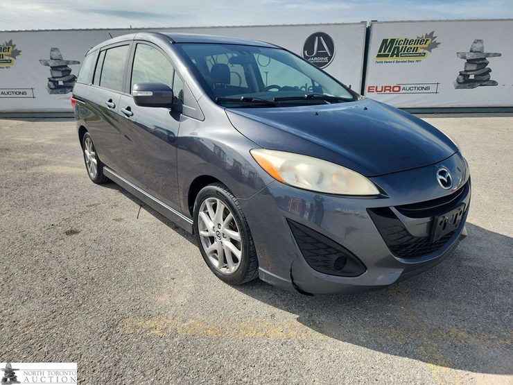 2015-mazda-mazda5-image-1