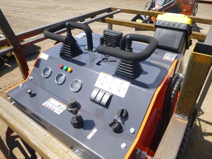 2026-tpm-t460-skid-steer-track-loader-image-15