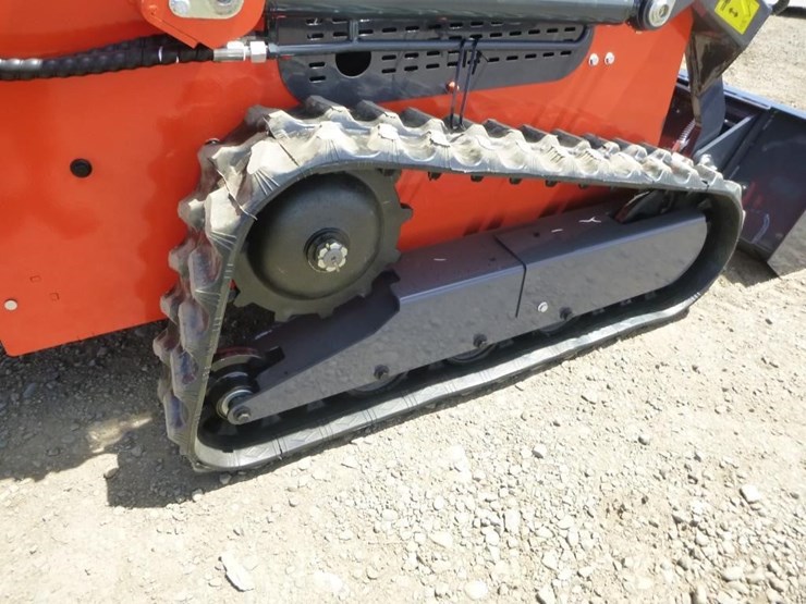 2026-tpm-t460-skid-steer-track-loader-image-17