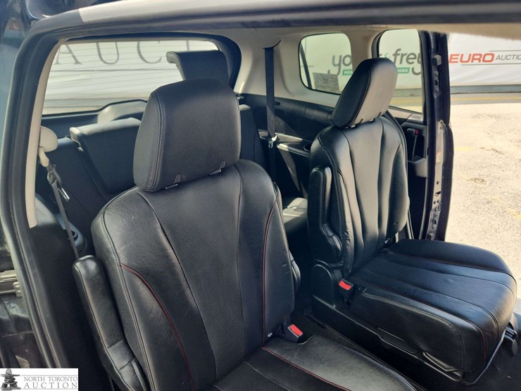 2015-mazda-mazda5-image-17