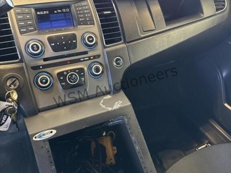 2013-ford-taurus-sdn-image-19