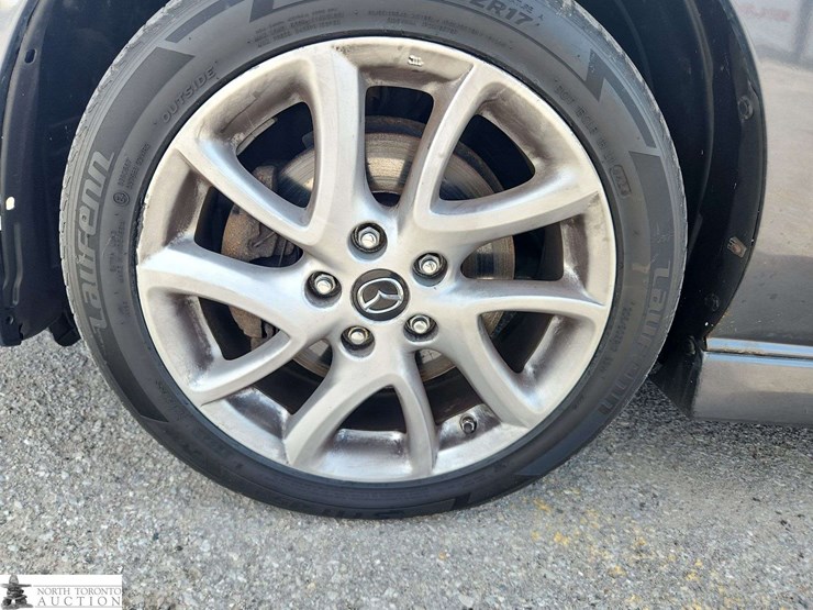 2015-mazda-mazda5-image-30