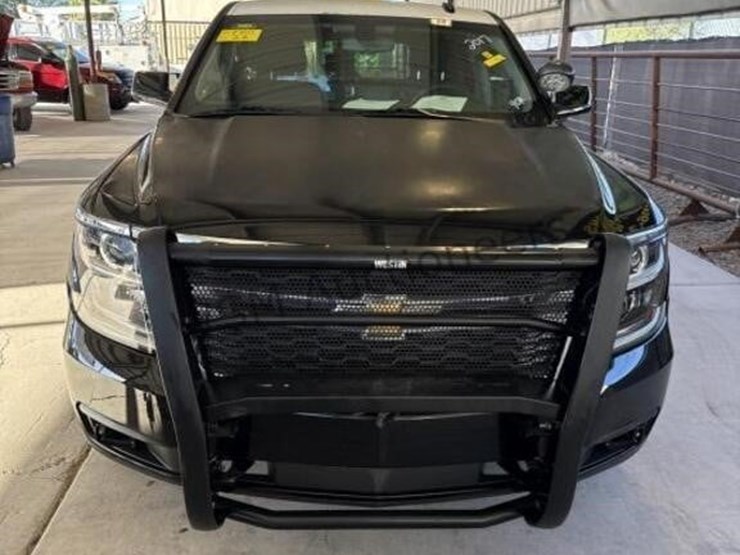 2017-chevrolet-tahoe-image-3