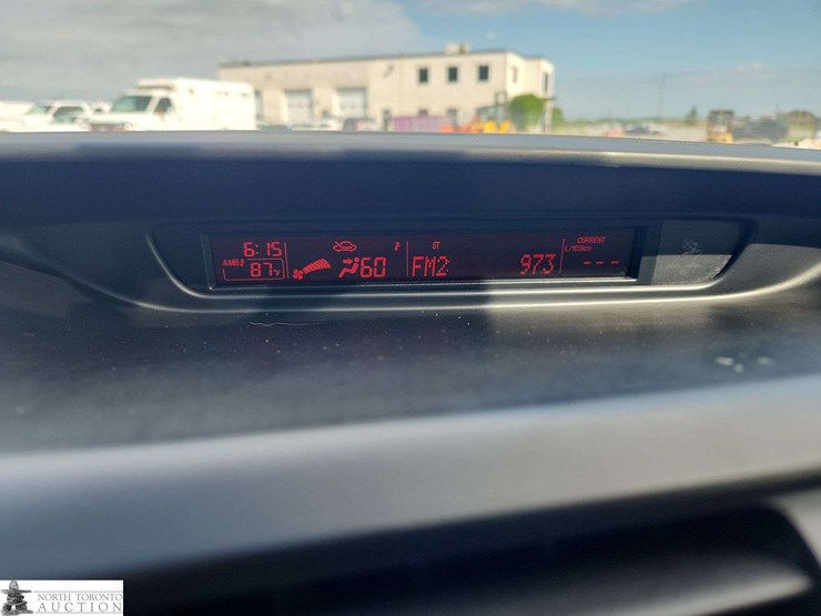 2015-mazda-mazda5-image-22